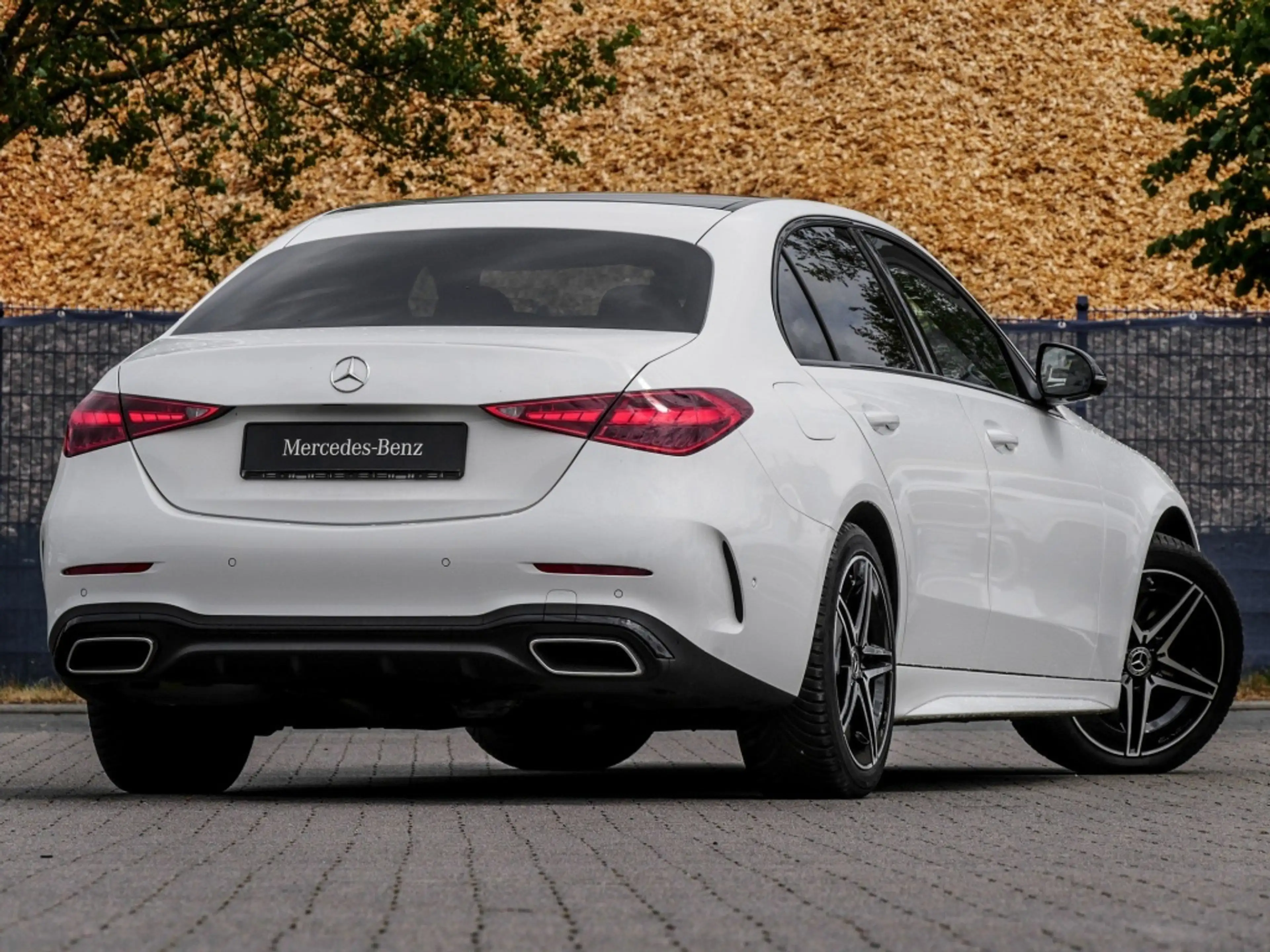 Mercedes-Benz C 180 AMG-Sport+Burm+Pano+Digital+Distr+Memo+360 — photo 3