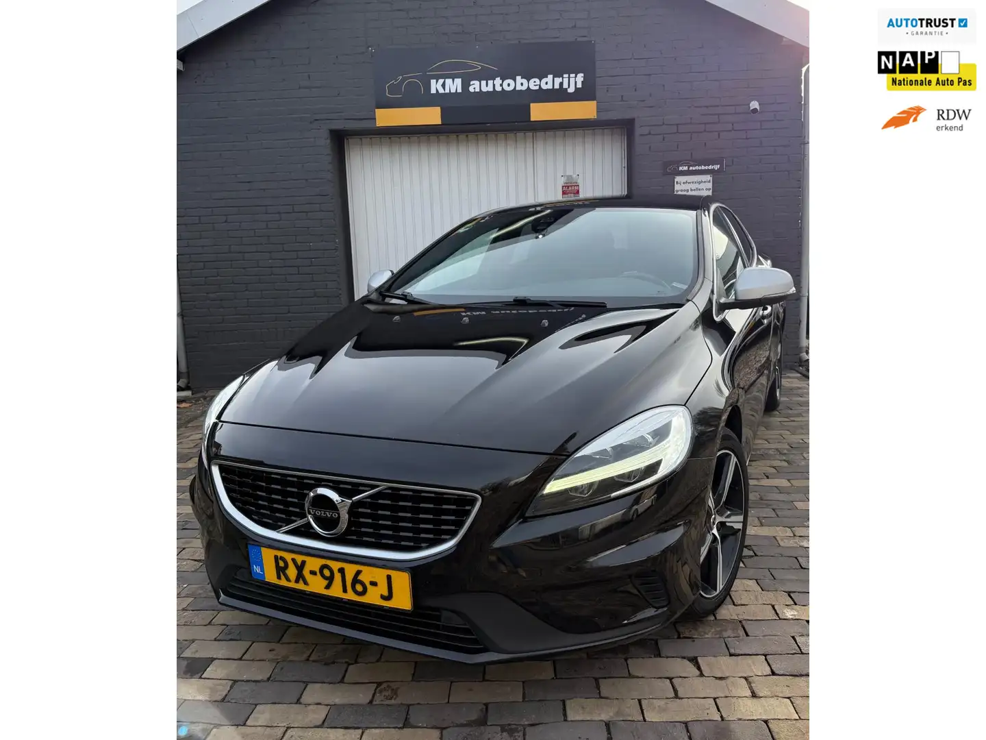 Volvo V40 2.0 D3 R-Design *Pano*Led*Clima*PDC*Cruise* Schwarz - 1