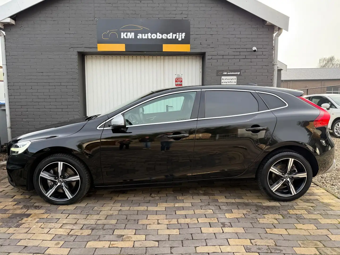 Volvo V40 2.0 D3 R-Design *Pano*Led*Clima*PDC*Cruise* Schwarz - 2