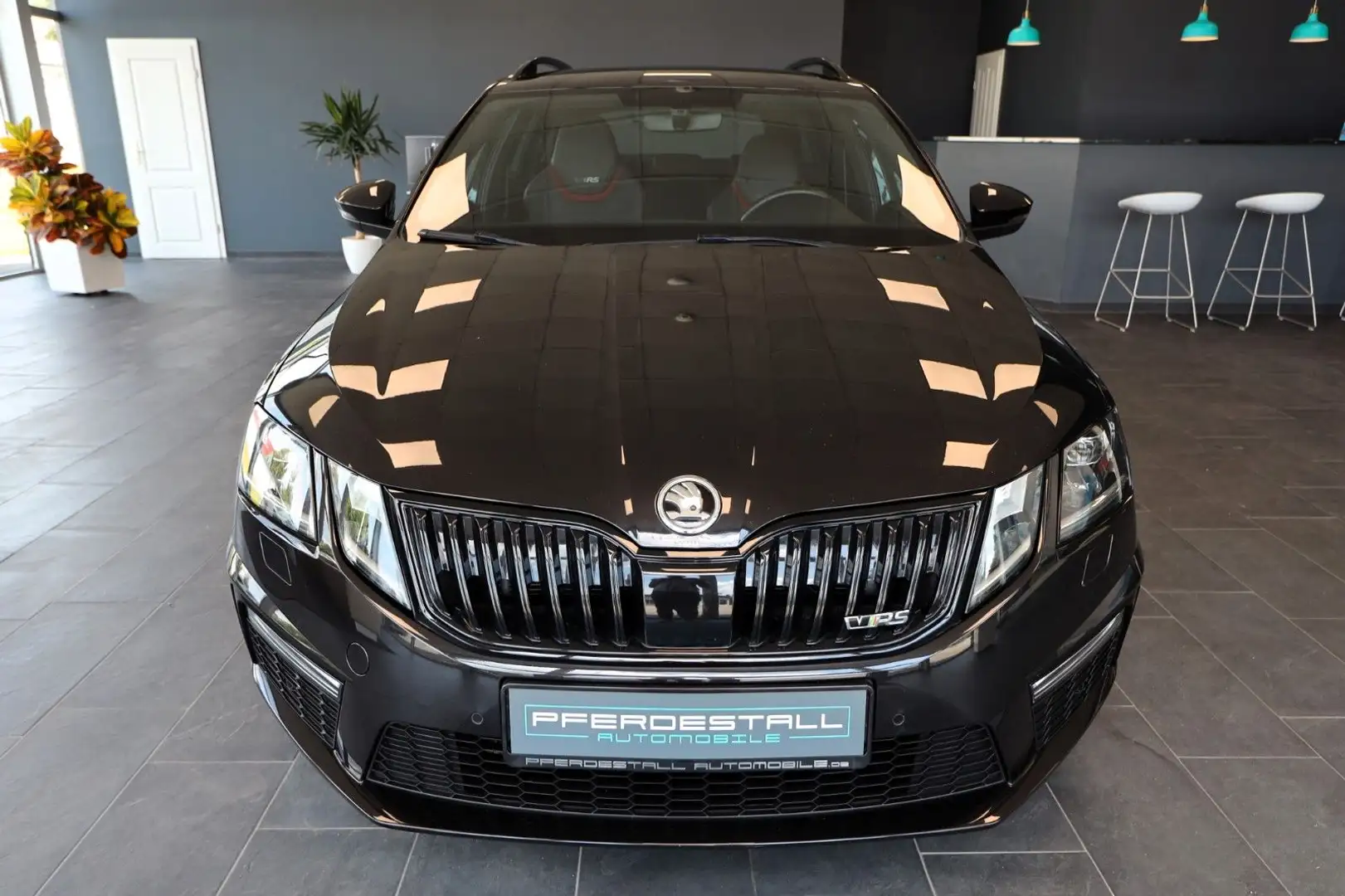 Skoda Octavia Combi RS 2.0 TSI Challenge Pro NAVI LED Schwarz - 2