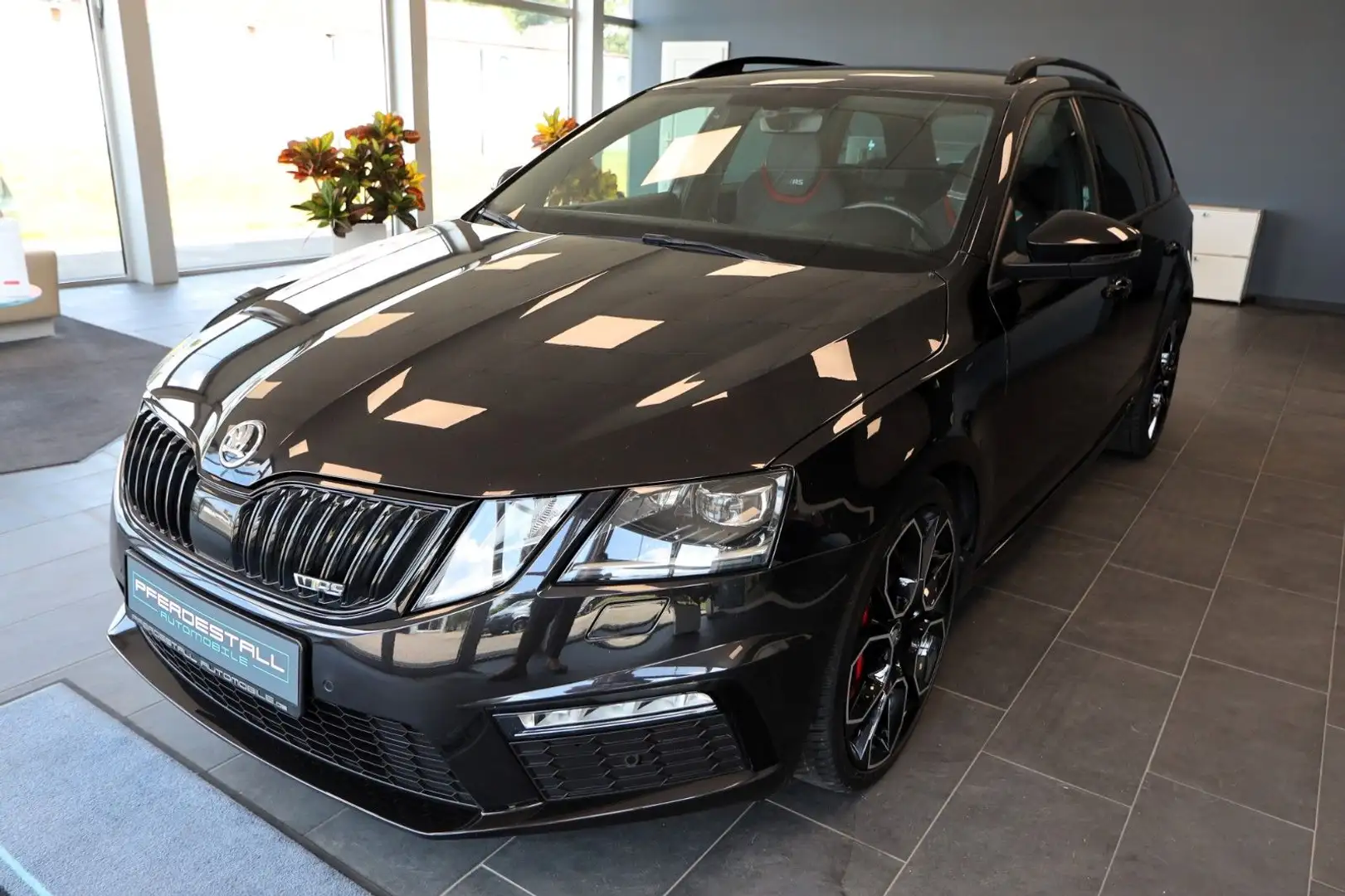 Skoda Octavia Combi RS 2.0 TSI Challenge Pro NAVI LED Schwarz - 1