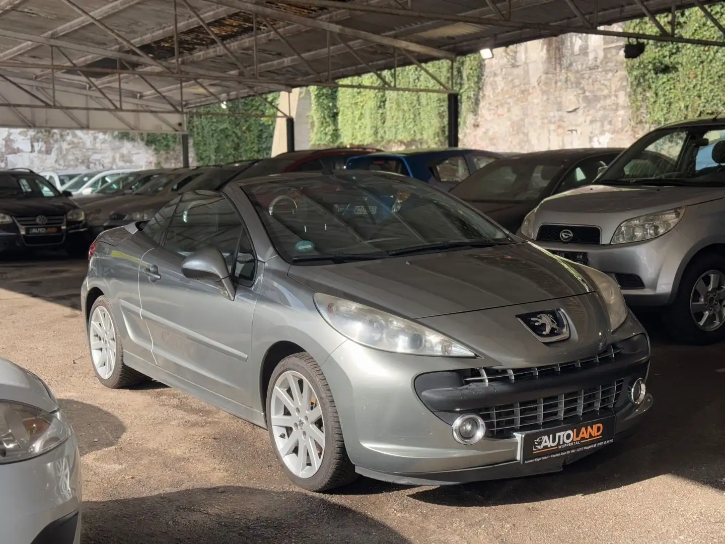 Peugeot 207 CC 1.6l*KLIMA*115TKM*ÖLVERBRAUCH*TÜV 08/2026 Grau - 2