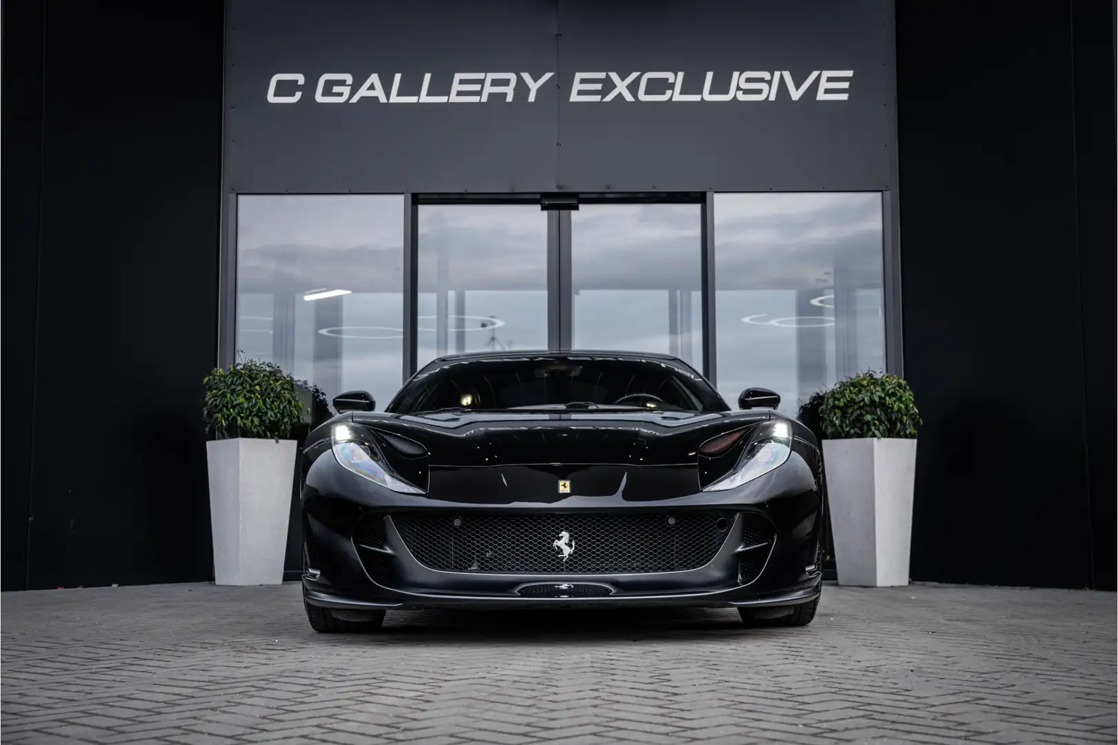 Ferrari 812 6.5 V12 Superfast HELE - Passenger Display | Lift Zwart - 2