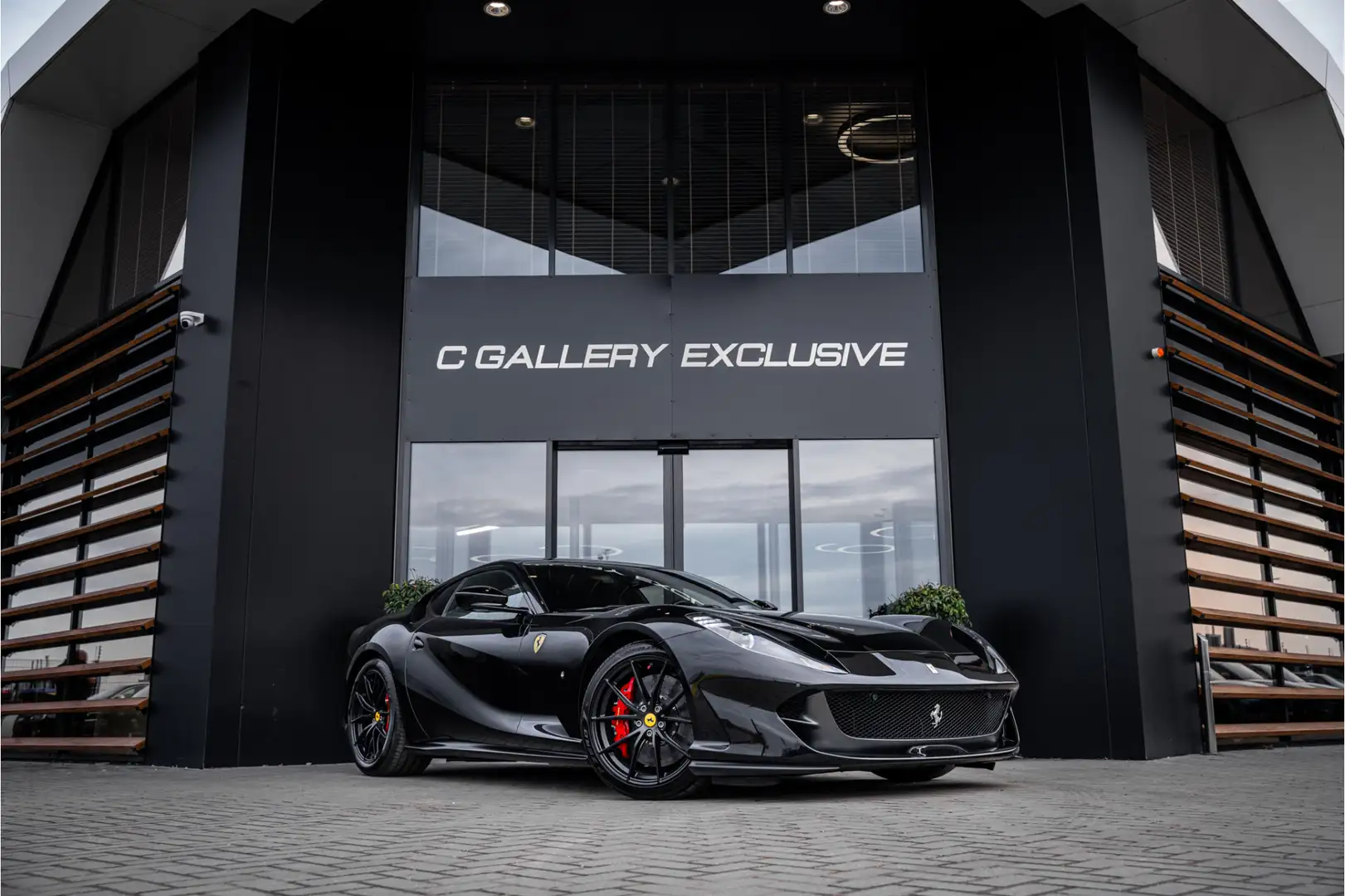 Ferrari 812 6.5 V12 Superfast HELE - Passenger Display | Lift Zwart - 1