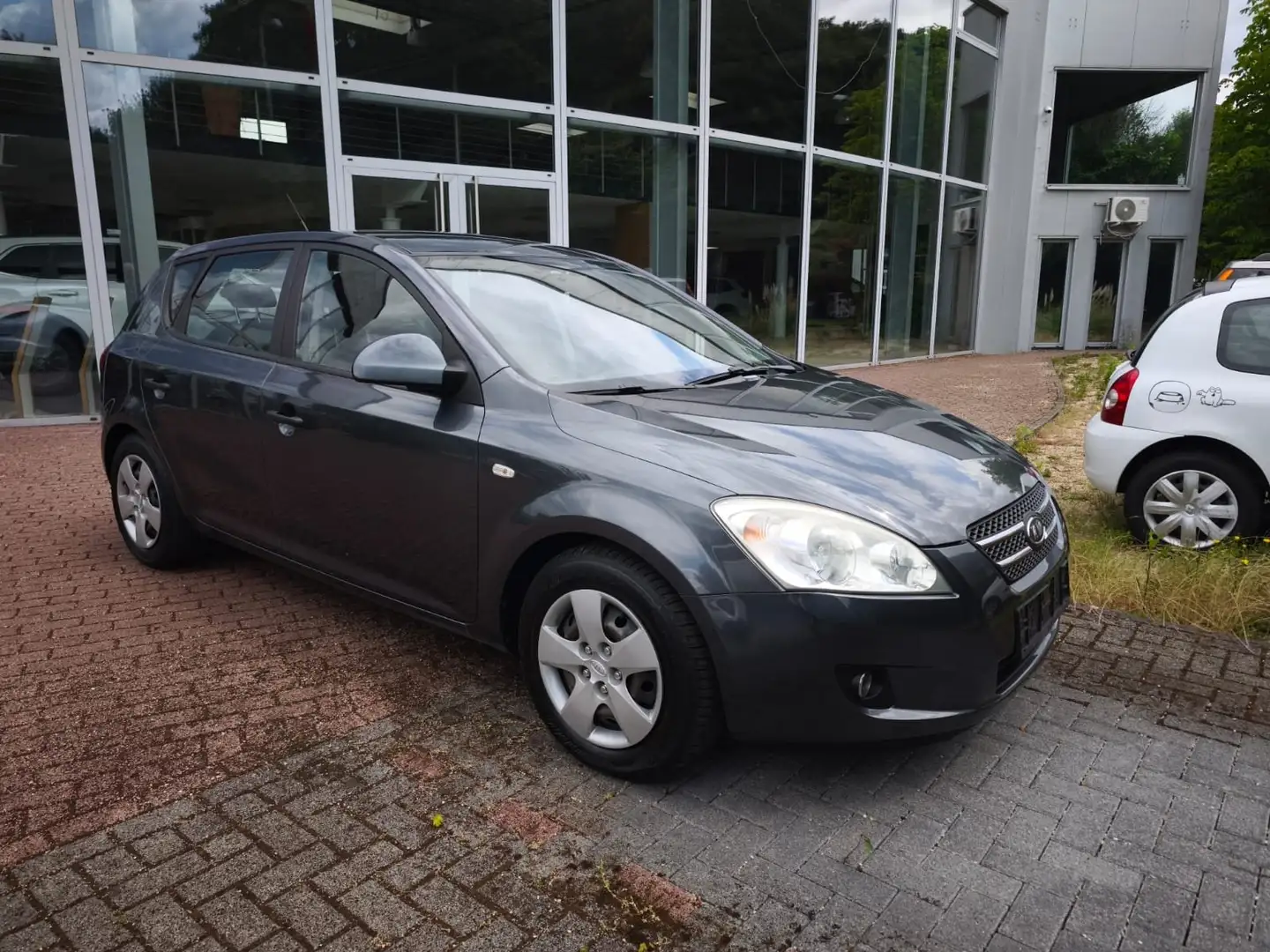 Kia Ceed / cee'd LX 1.HAND KLIMA HU NEU! Grau - 1