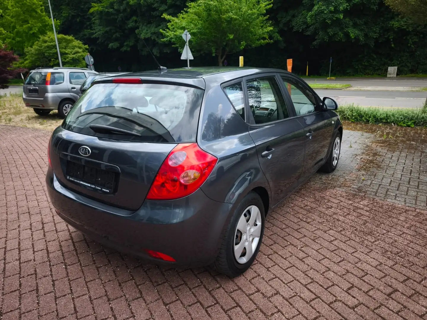 Kia Ceed / cee'd LX 1.HAND KLIMA HU NEU! Grau - 2