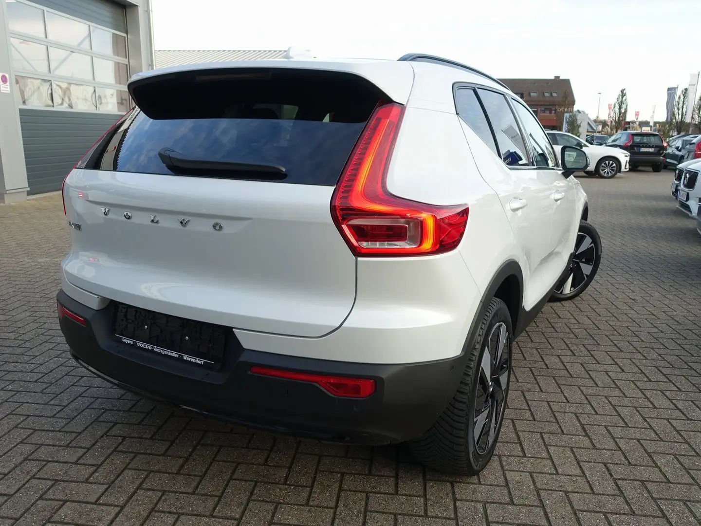 Volvo EX40 Single Motor Extended Range RWD/360°/H&K Weiß - 2