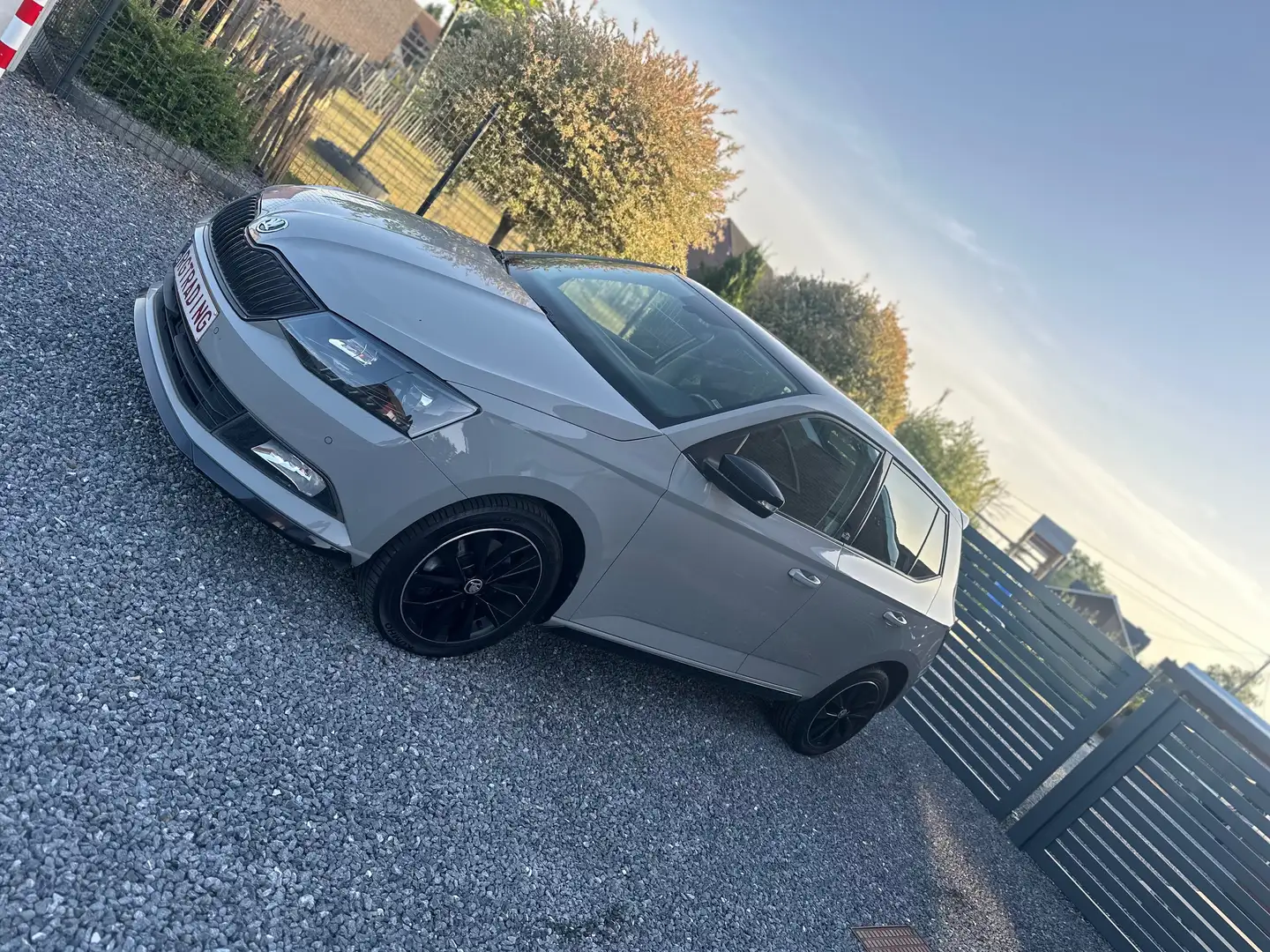 Skoda Fabia 1.0 TSI Monte Carlo DSG*GPS*Leds*Toit pano Gris - 1