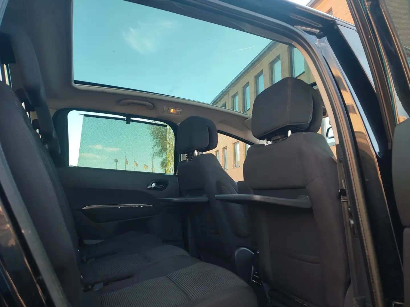 Peugeot 5008 Family 1,6 Turbo , Navi Tempomat glasdach Schwarz - 2
