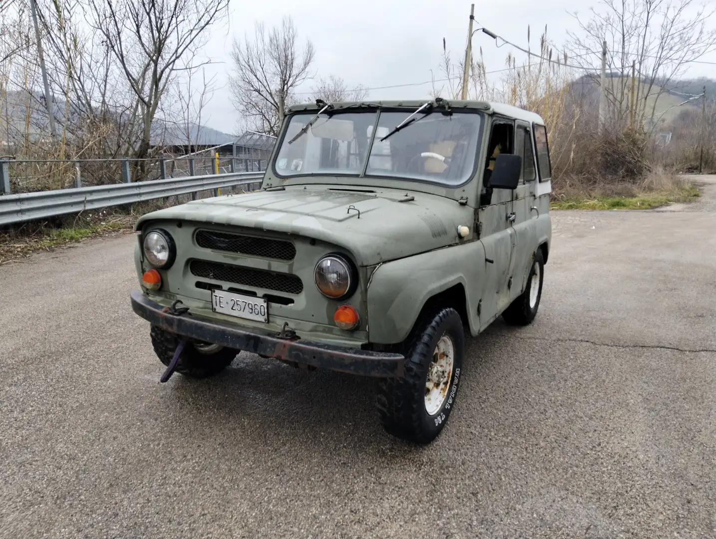 UAZ 469 469 2.5 Peugeot Marathon promiscuo Grün - 1