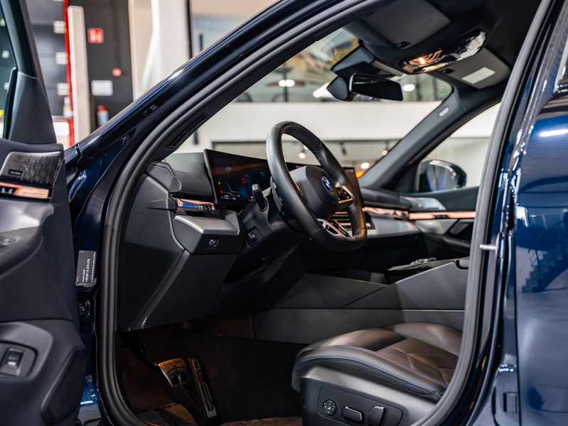 BMW 550 550e PHEV - M Sport - xDrive - Bowers & Wilkins - Trekhaak - HUD - Parking Assistant Plus - Comfort Pack — photo 13
