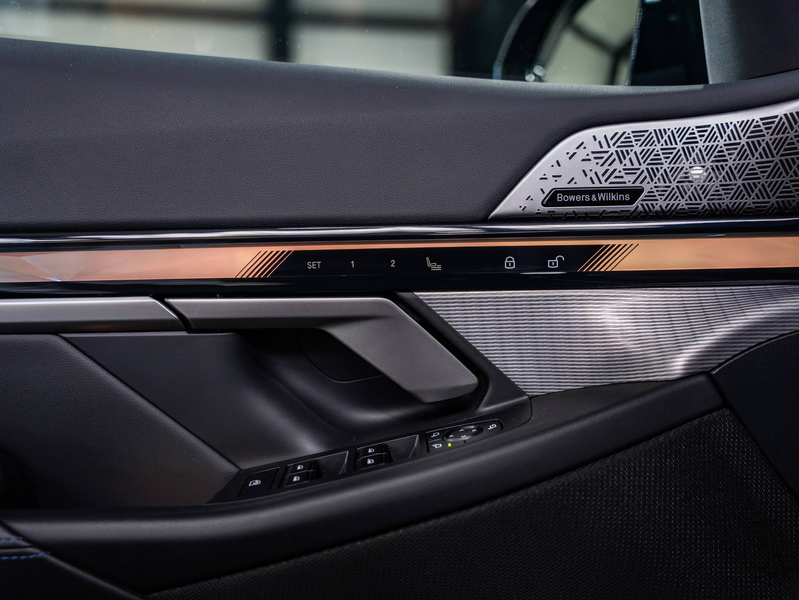 BMW 550 550e PHEV - M Sport - xDrive - Bowers & Wilkins - Trekhaak - HUD - Parking Assistant Plus - Comfort Pack — photo 12