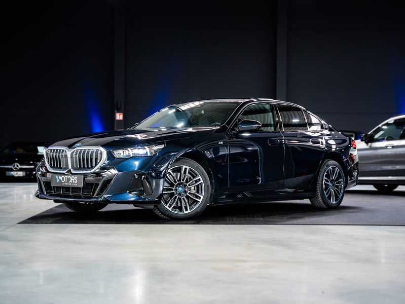 BMW 550 550e PHEV - M Sport - xDrive - Bowers & Wilkins - Trekhaak - HUD - Parking Assistant Plus - Comfort Pack