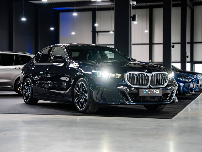 BMW 550 550e PHEV - M Sport - xDrive - Bowers & Wilkins - Trekhaak - HUD - Parking Assistant Plus - Comfort Pack — photo 5