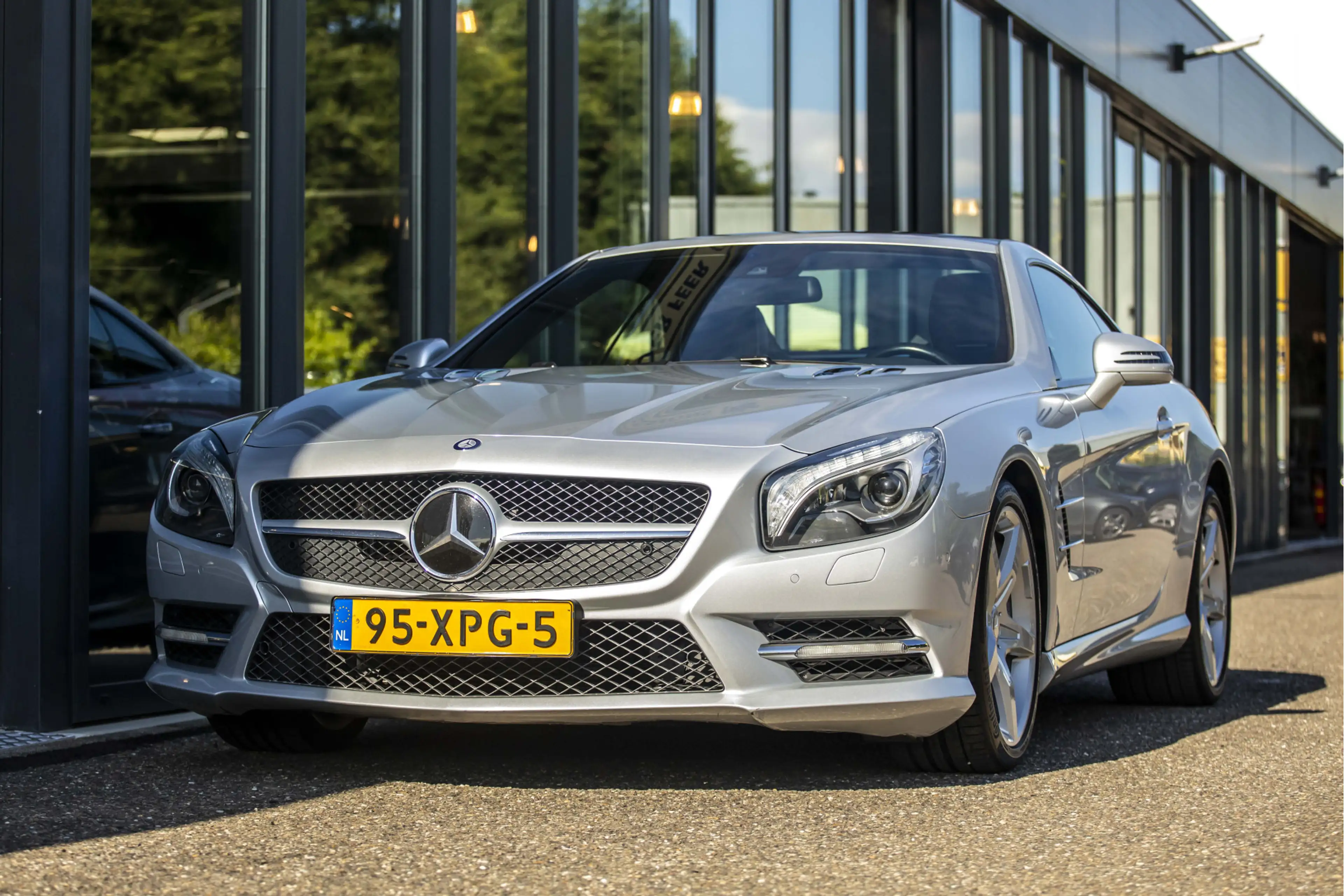 Mercedes-Benz SL 500 — photo 11