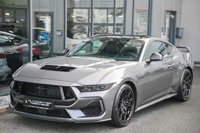 Ford Mustang view 2