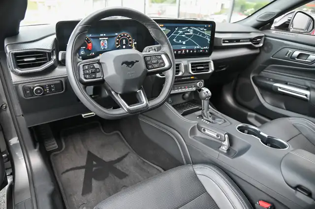Ford Mustang view 9
