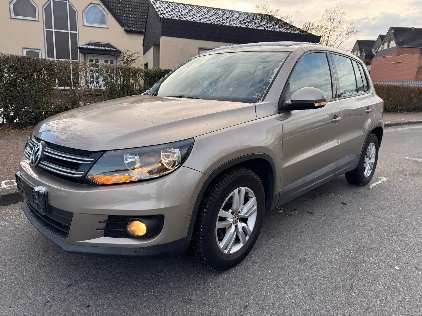Volkswagen Tiguan Trend&Fun BMT I. Hand Lückenlos gewartet Beige - 1