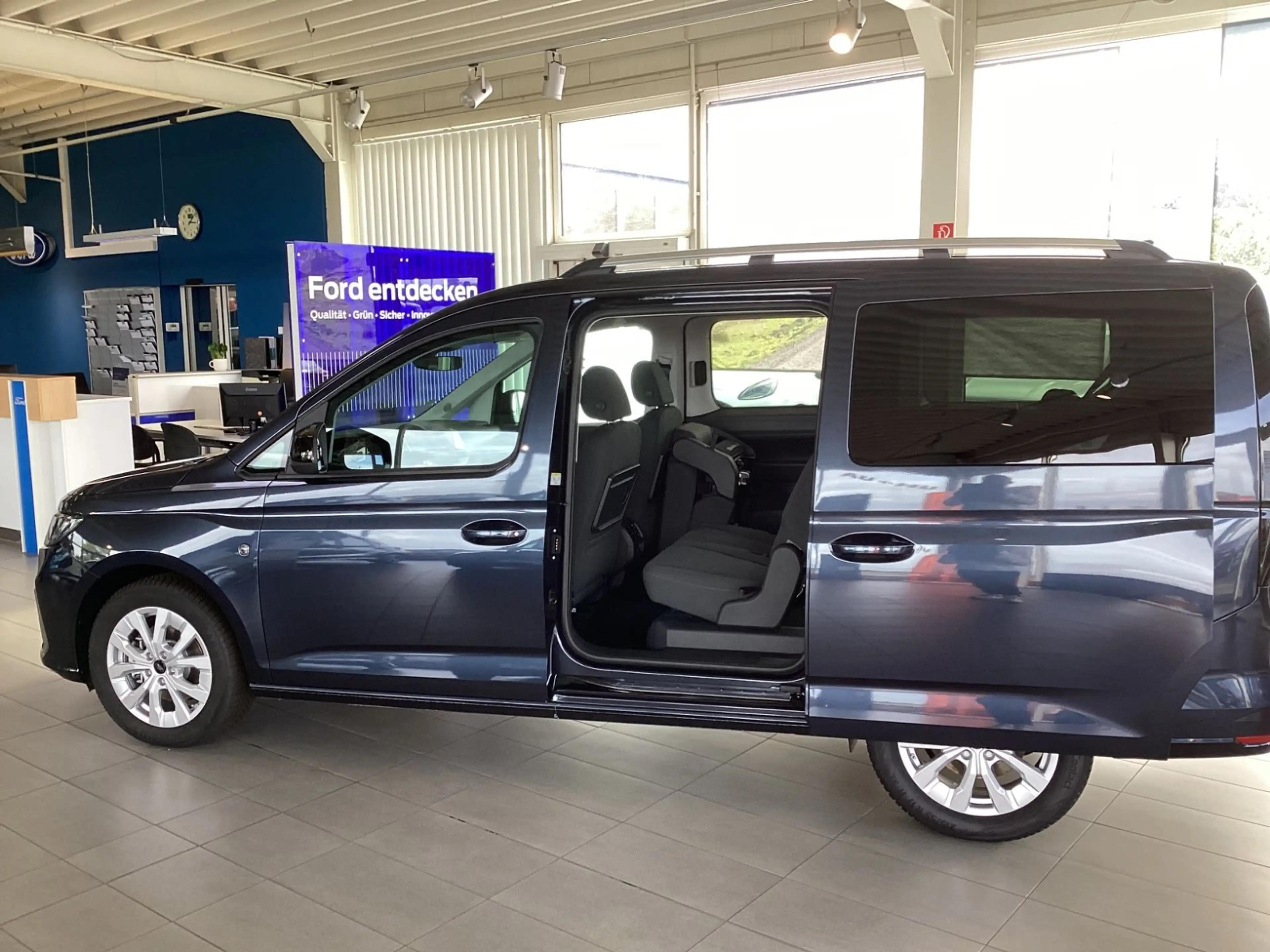 Ford Grand Tourneo Connect Titanium*LED*GJR*AHK*RFK* — photo 3