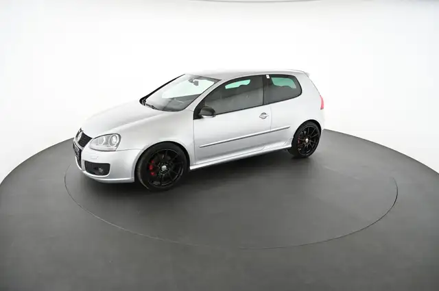 Volkswagen Golf view 3