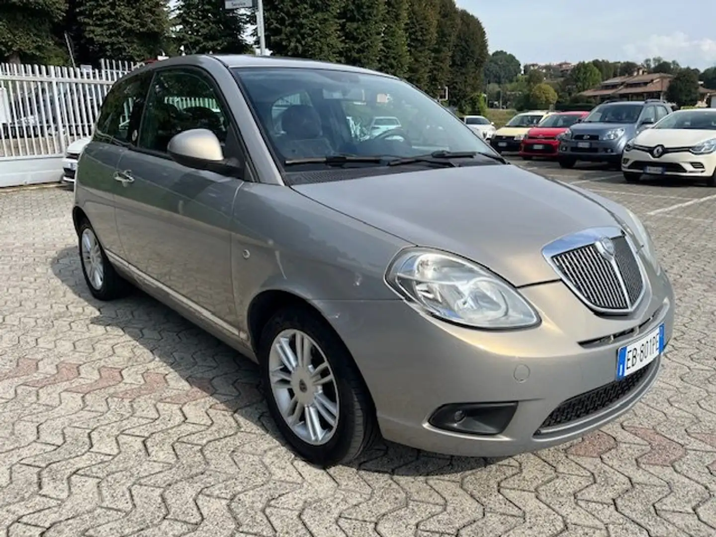 Lancia Ypsilon 1.4 8v Platinum ecochic Gpl "OK NEOPATENTATI" Beige - 2