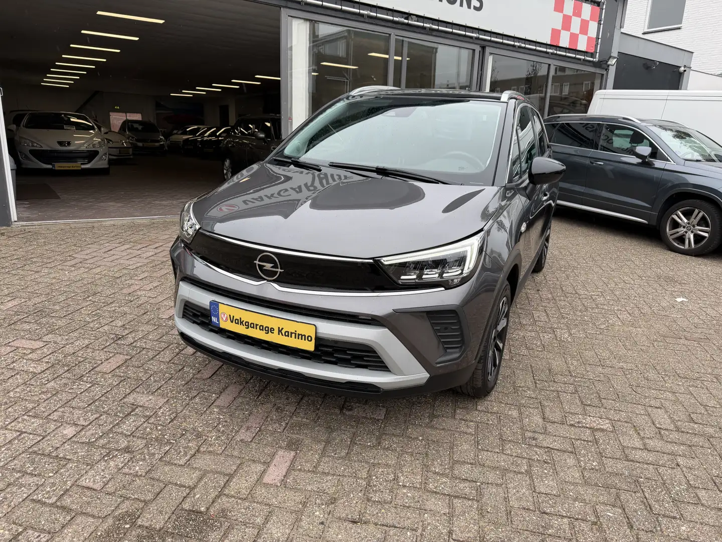 Opel Crossland 1.2 Turbo Business Elegance Grijs - 2