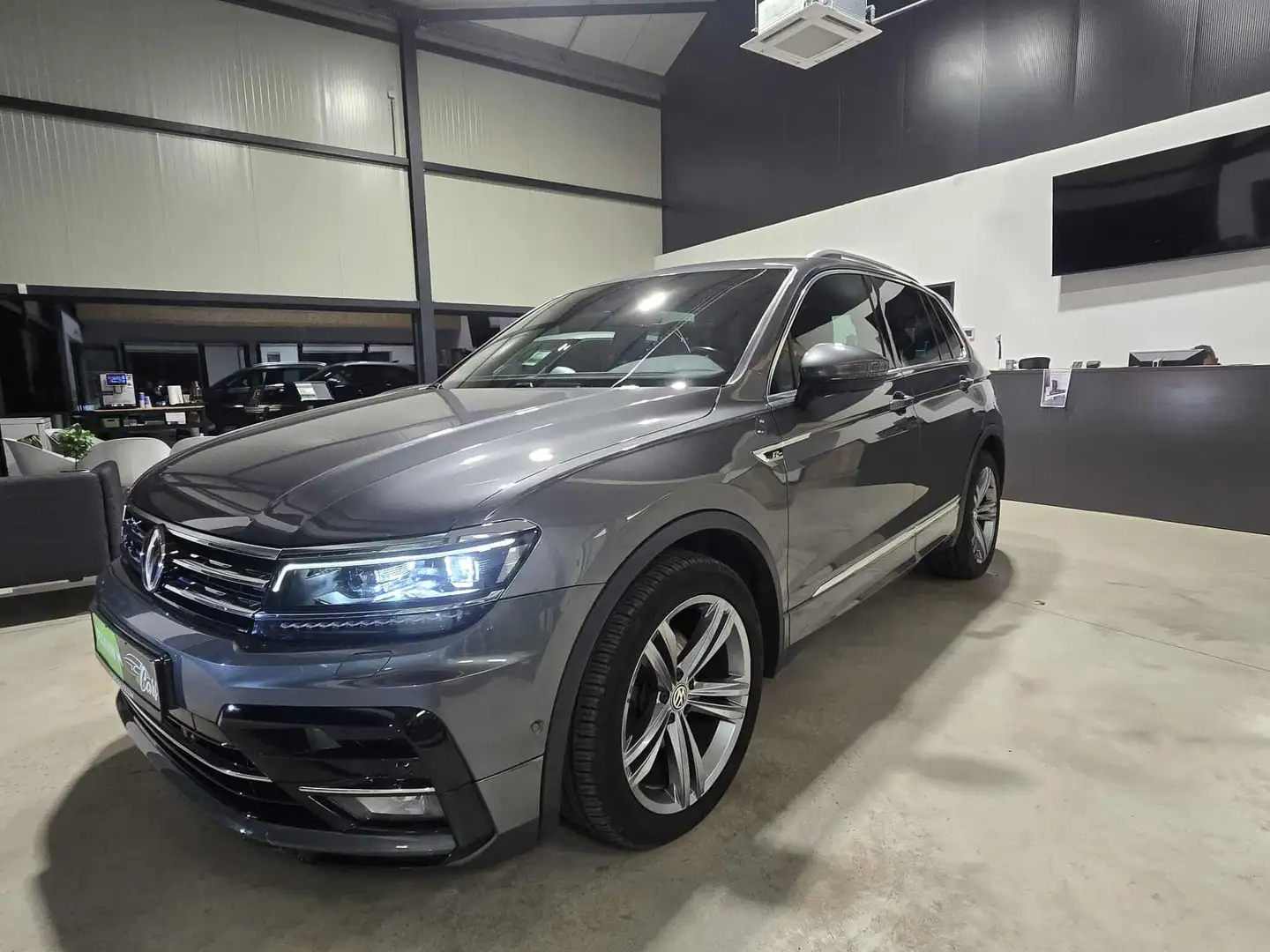 Volkswagen Tiguan Tiguan 2.0 TDI SCR R-Line DSG Noir - 1