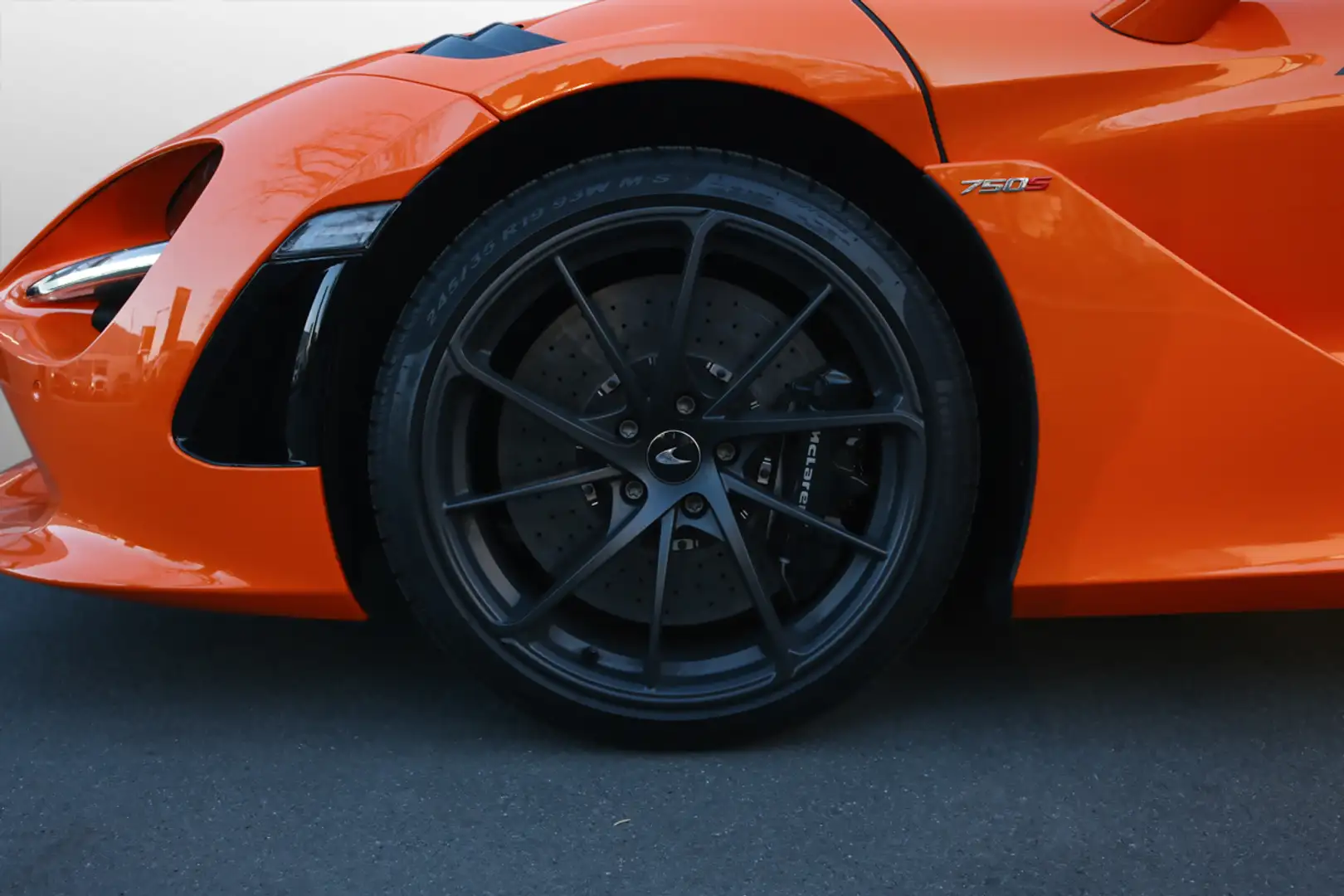 McLaren 750S Performance/360°/CF Fenders/CF SW Orange - 2