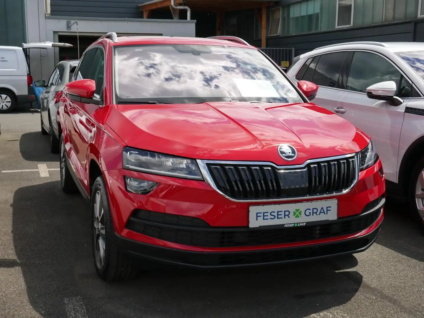 Skoda Karoq Ambition 1.5 TSI DSG NAV/PANO/AHK Rot - 2