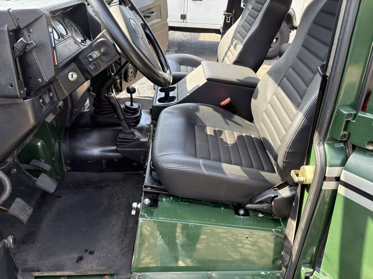 1997 Land Rover Defender thumb 12