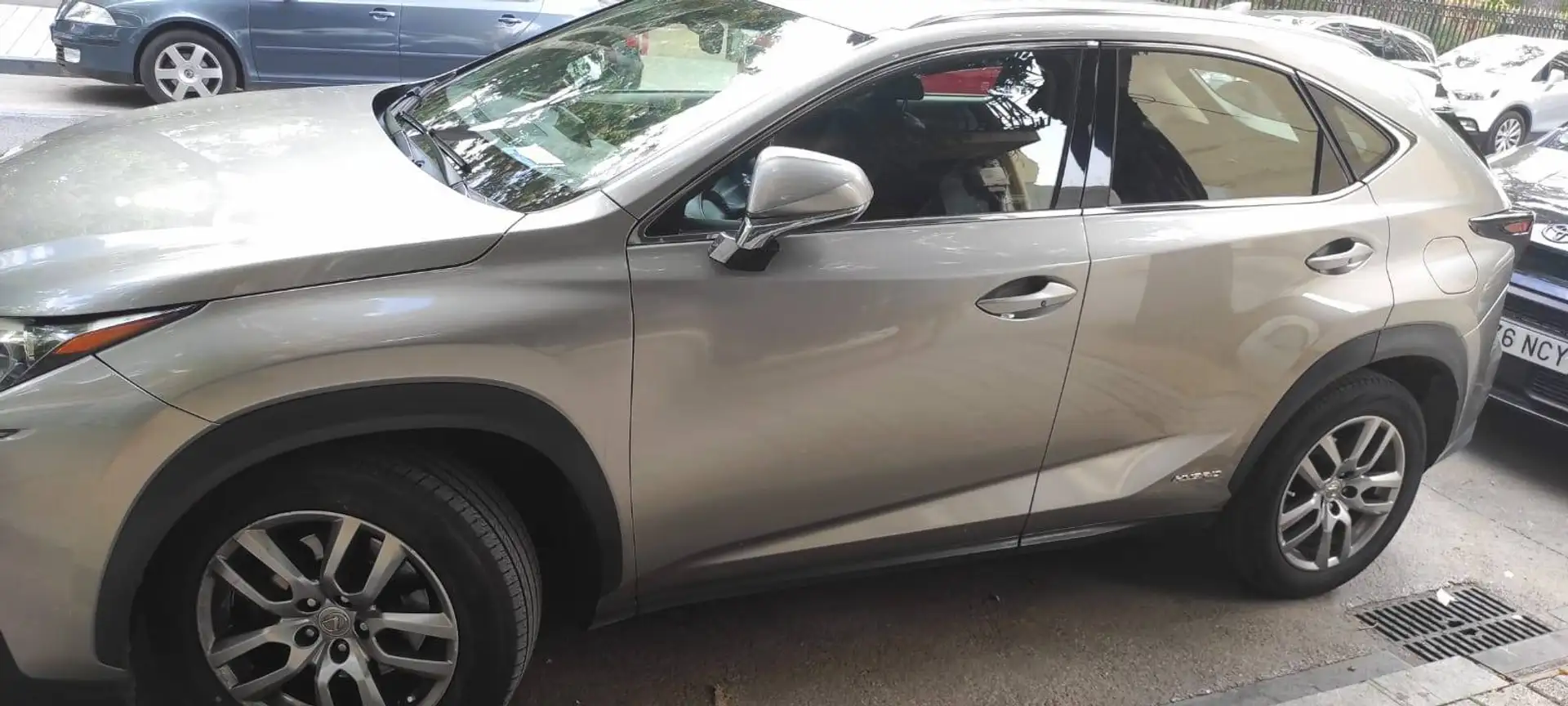 Lexus NX 300h NX 300h F Sport 4WD Sport Plateado - 2