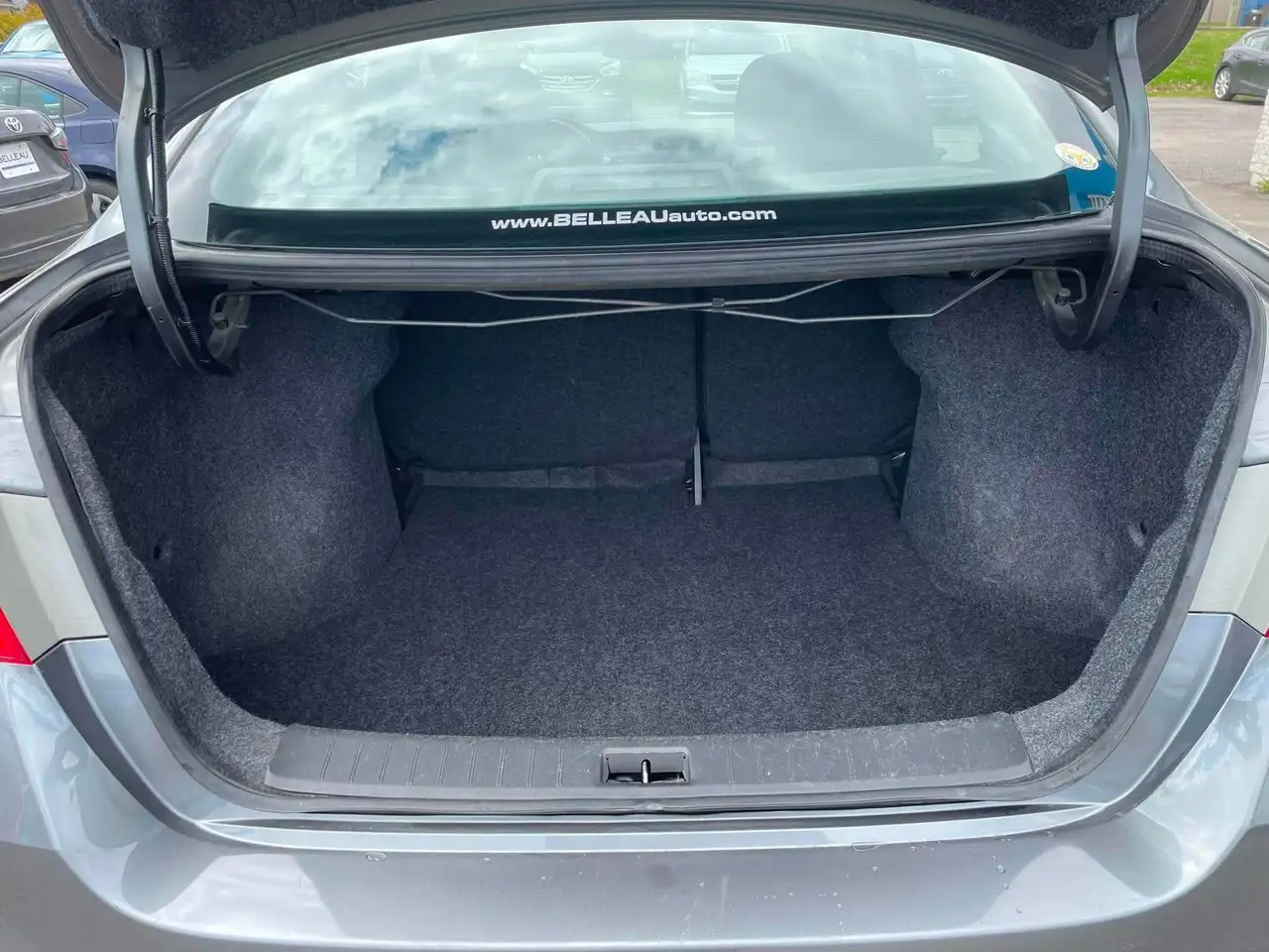 Nissan Sentra снимка Nissan Sentra