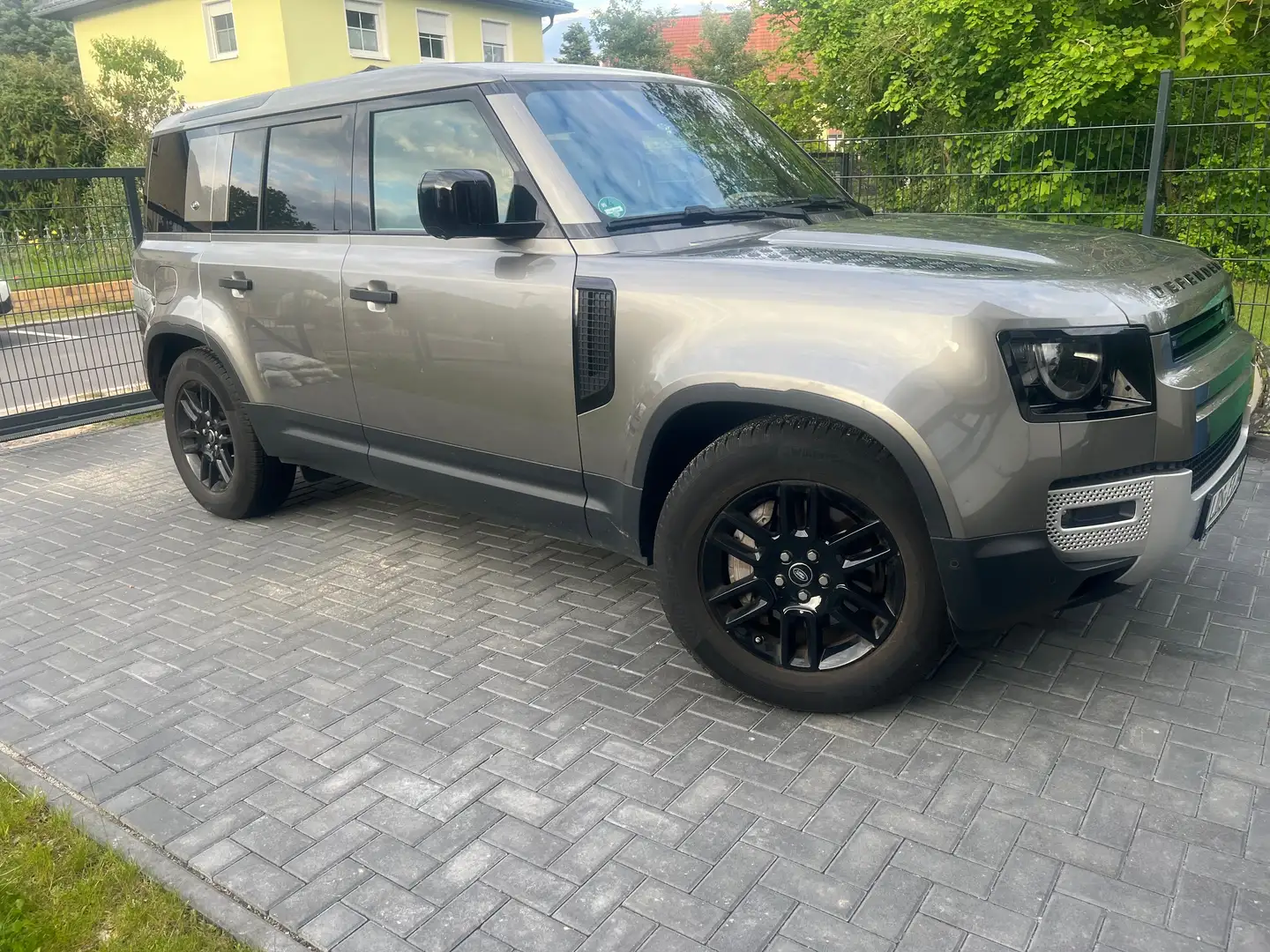 Land Rover Defender 130 D300 X-Dynamic HSE - 1