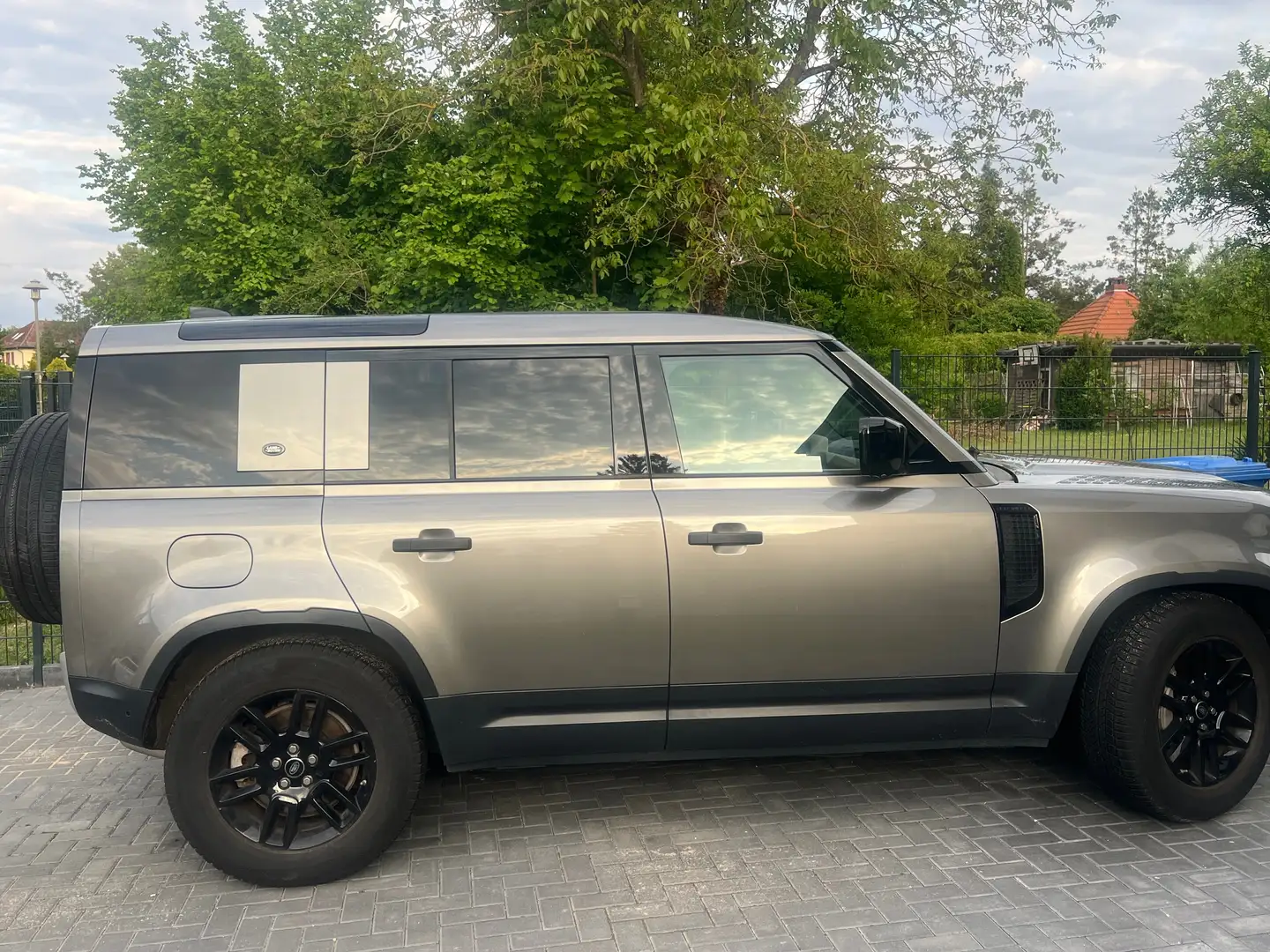 Land Rover Defender 130 D300 X-Dynamic HSE - 2