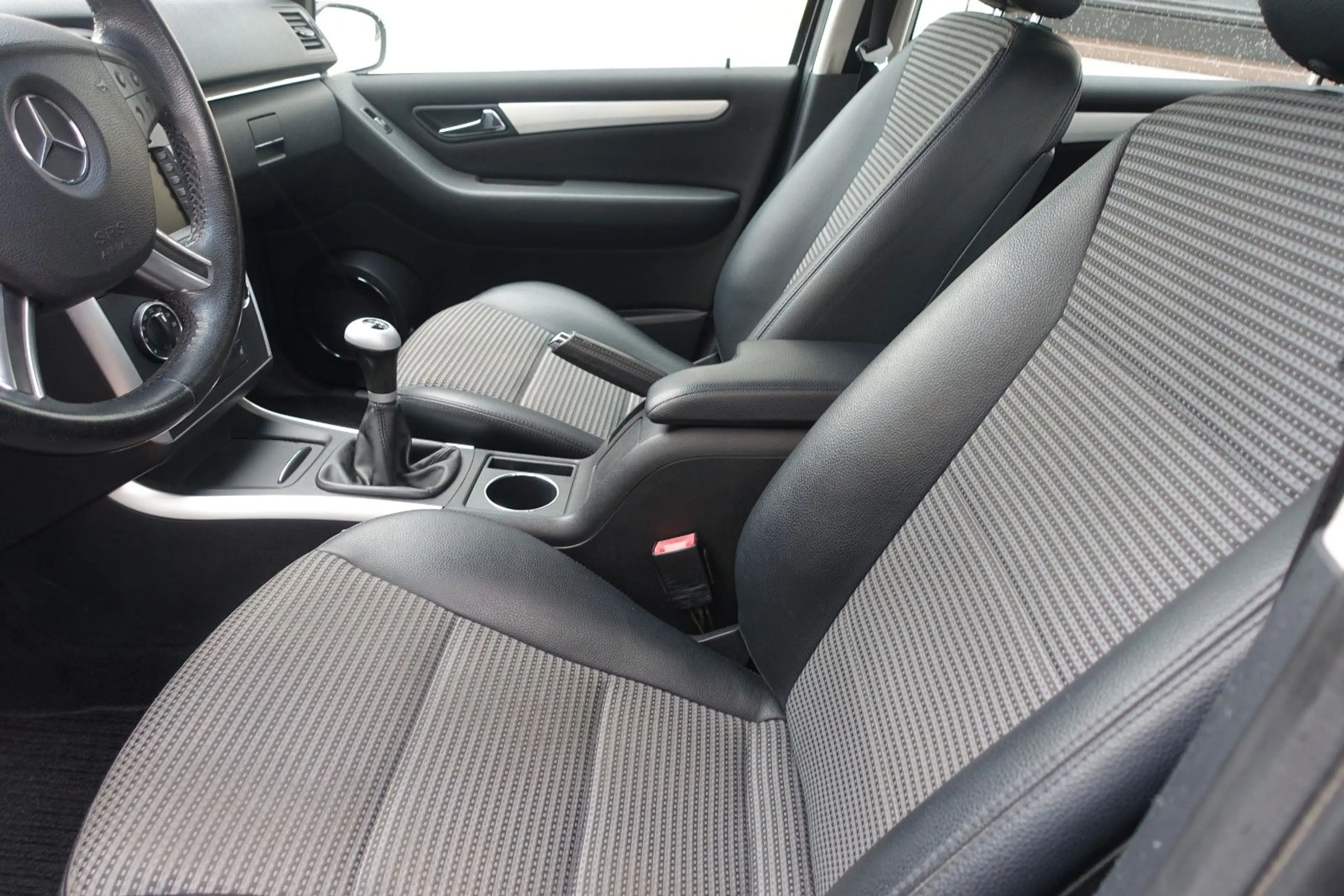 Mercedes-Benz B 200 *NAVI*KLIMA*SHZ*ISOFIX*AHK*TÜV+SERVICE NEU* — photo 9