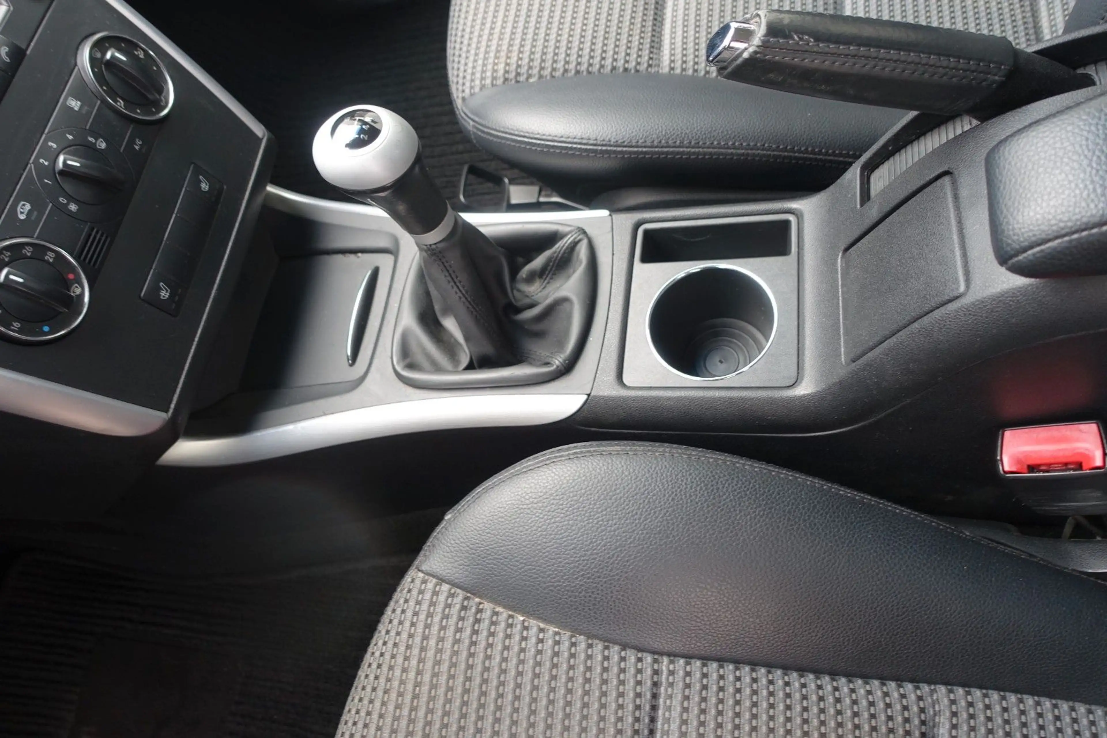 Mercedes-Benz B 200 *NAVI*KLIMA*SHZ*ISOFIX*AHK*TÜV+SERVICE NEU* — photo 13