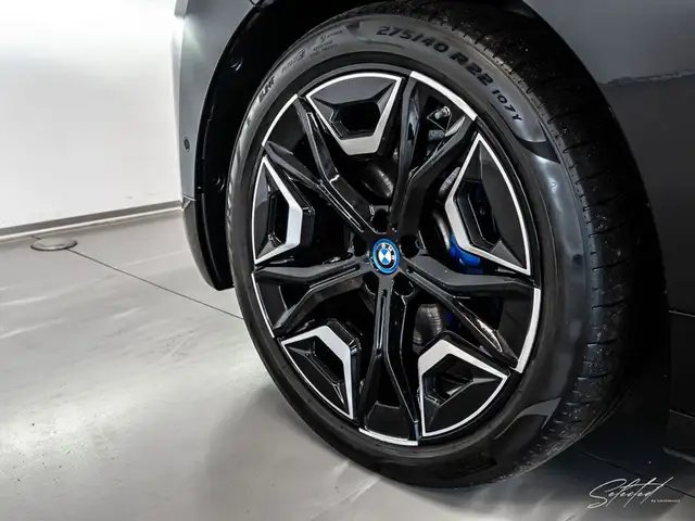 BMW iX xDrive M60*AHK*LUFTFED*BOWERS*HEADUP*22''ZOLL* Ansicht 4