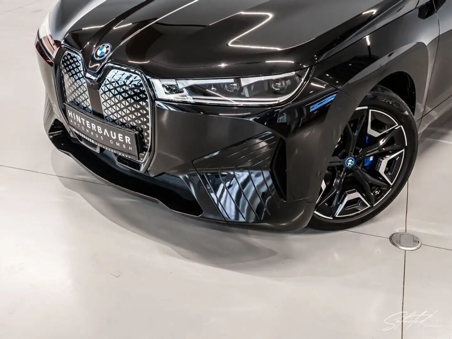 BMW iX xDrive M60*AHK*LUFTFED*BOWERS*HEADUP*22''ZOLL* Schwarz - 2