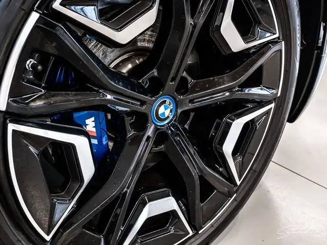 BMW iX xDrive M60*AHK*LUFTFED*BOWERS*HEADUP*22''ZOLL* Ansicht 3