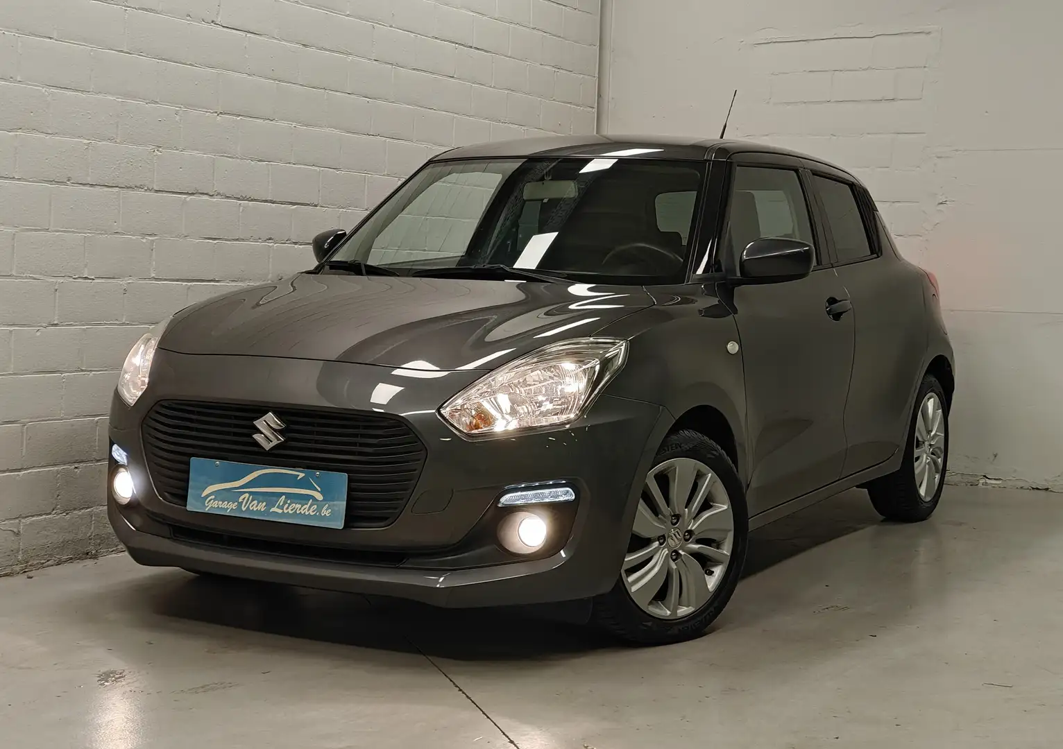Suzuki Swift 1.2 Dualjet Comfort - Apple Carplay-Zetelvw-Camera Grijs - 1