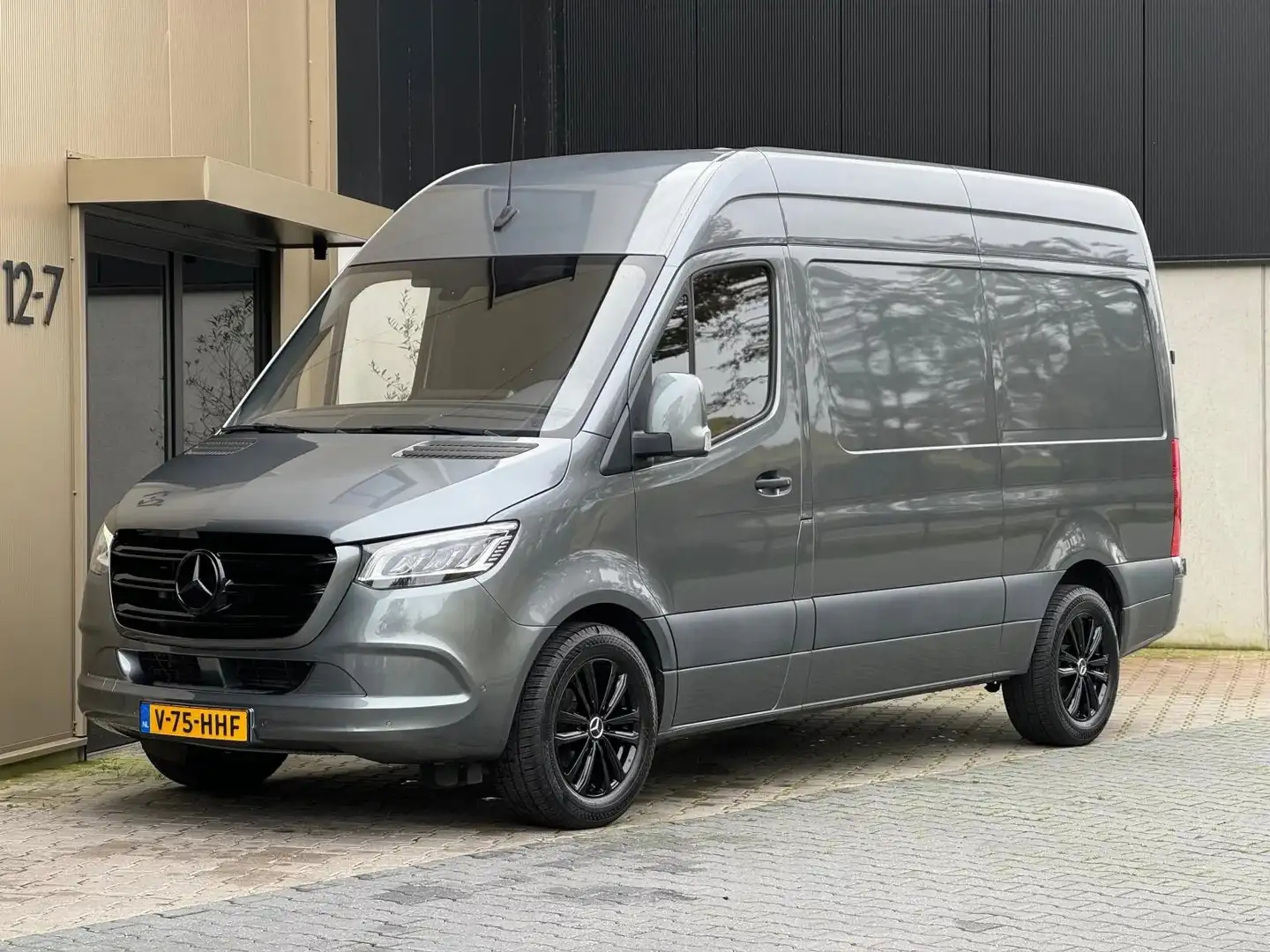 Mercedes-Benz Sprinter 319 3.0 CDI L2H2 LED|MBUX10.25 Gris - 1