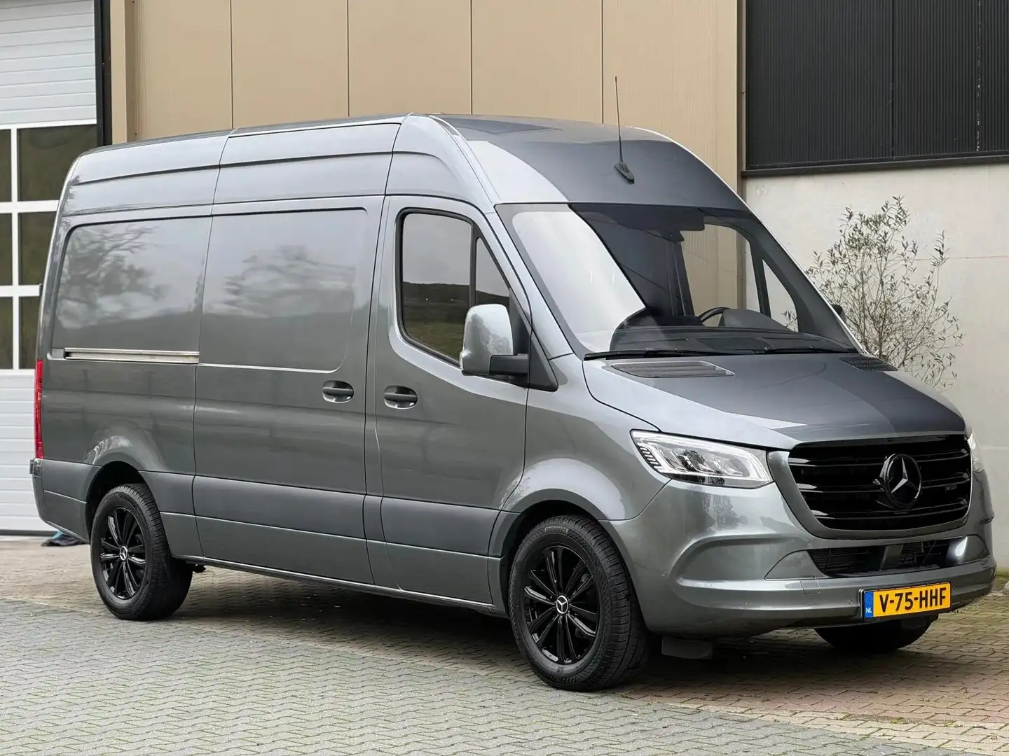 Mercedes-Benz Sprinter 319 3.0 CDI L2H2 LED|MBUX10.25 Gris - 2