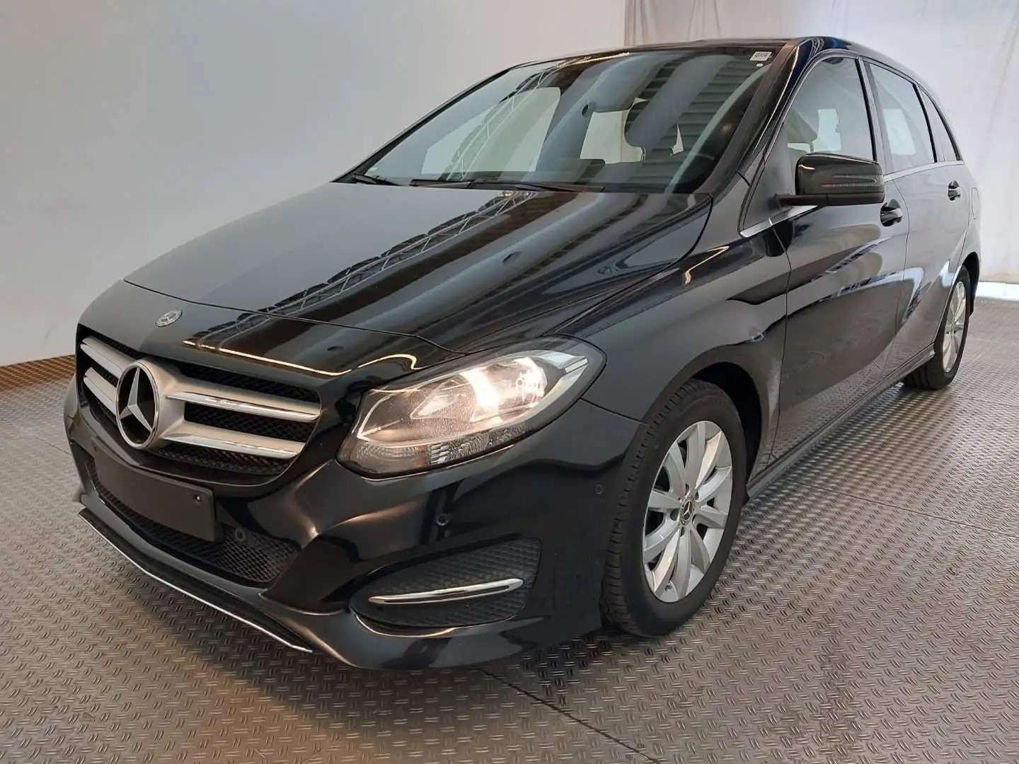 Mercedes-Benz B 180 B 180 Style 1.Hand "TÜV bis 10/2027" Schwarz - 2