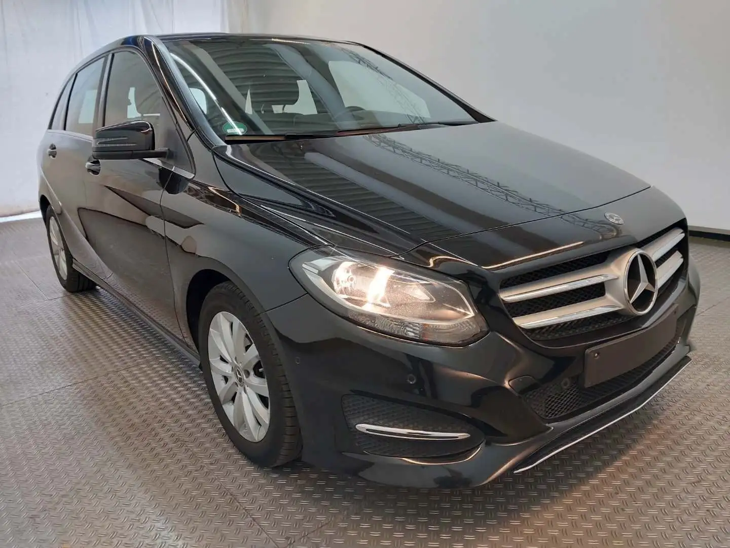 Mercedes-Benz B 180 B 180 Style 1.Hand "TÜV bis 10/2027" Schwarz - 1