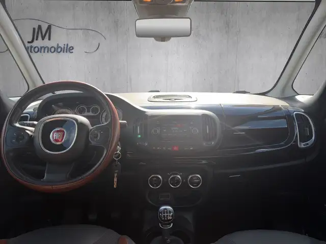 Fiat 500l view 13