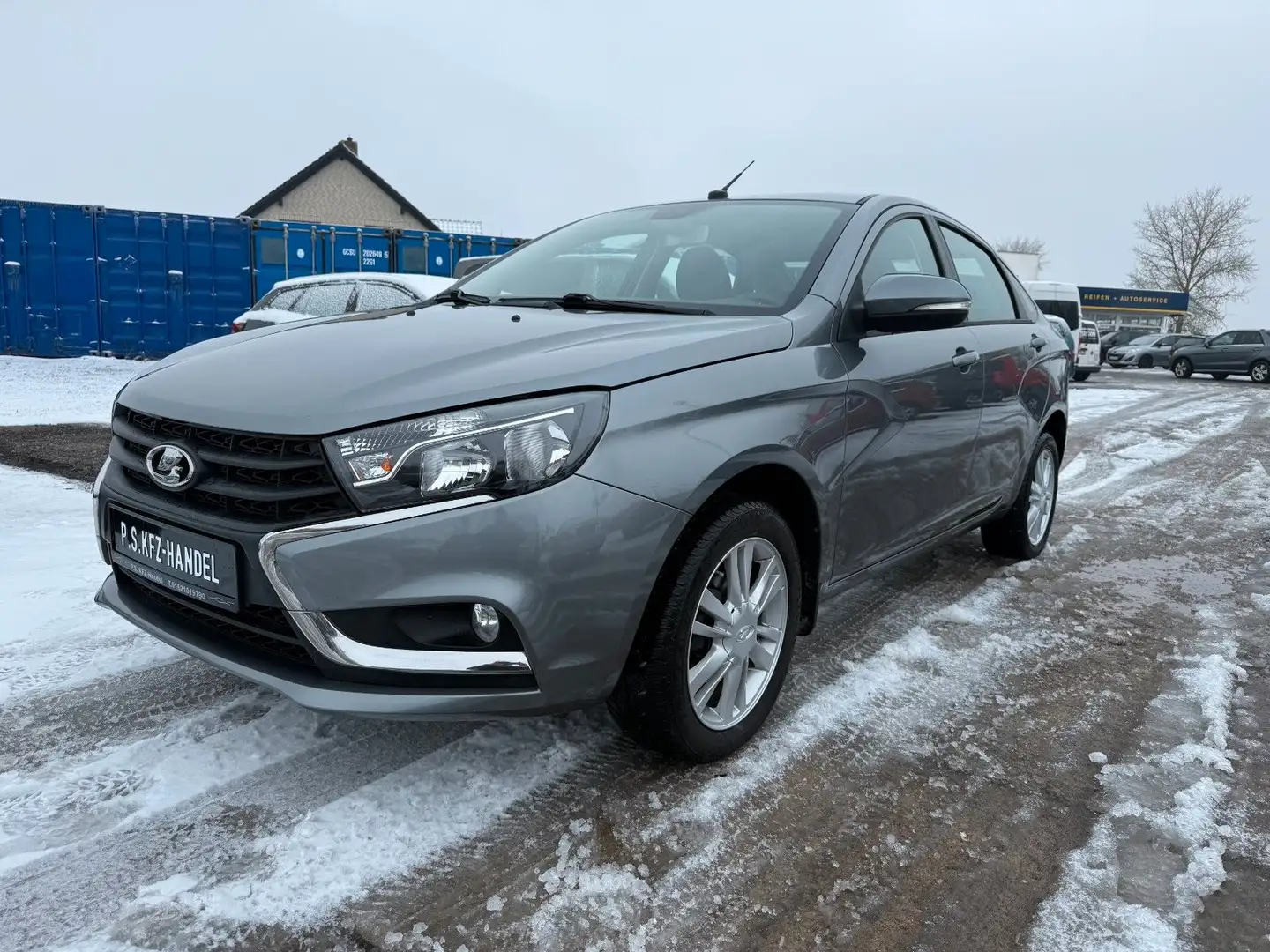 Lada Vesta 1.6 16V Grau - 1