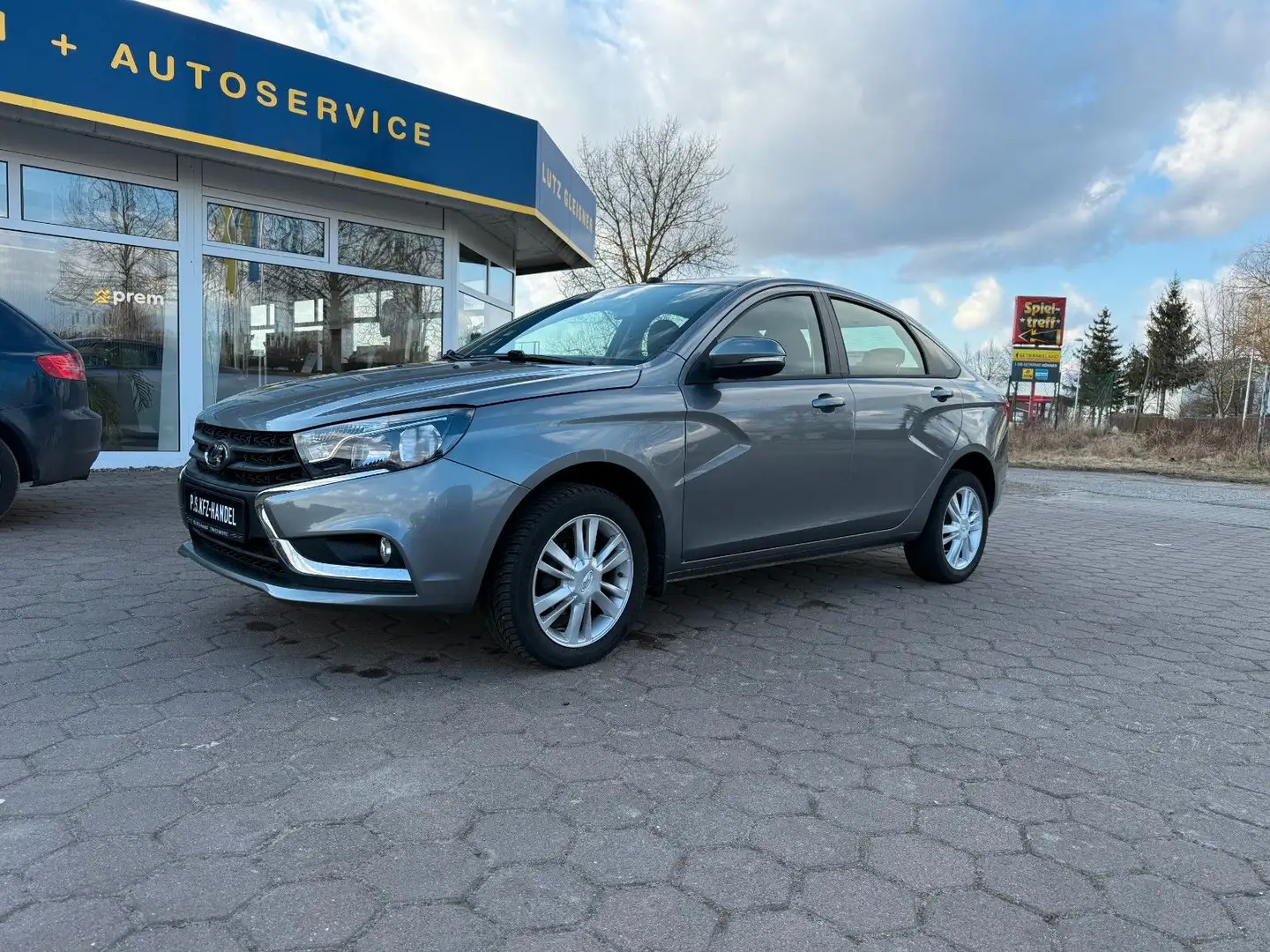 Lada Vesta 1.6 16V Gris - 1