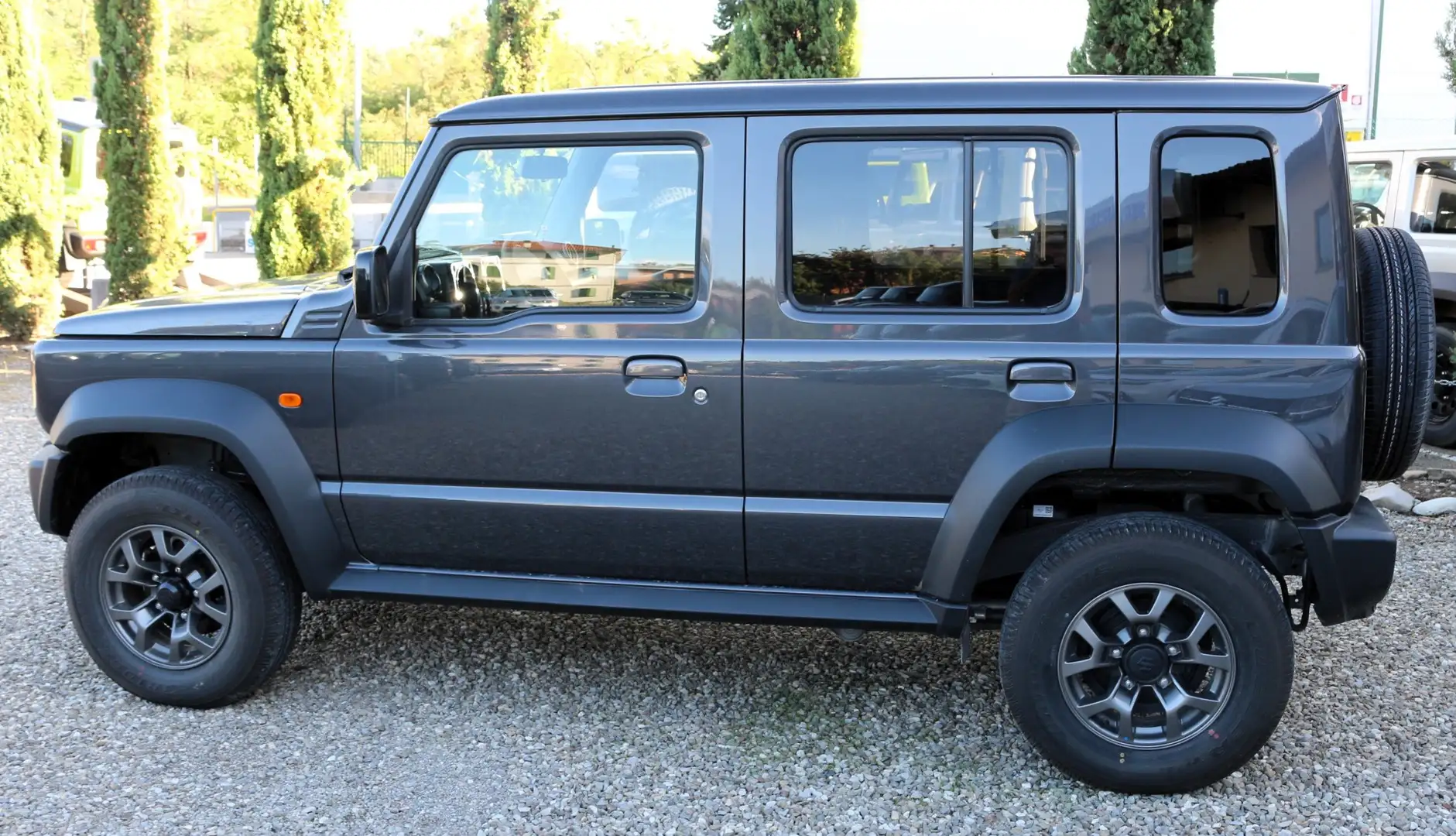 Suzuki Jimny 1.5 TOP 4WD ALLGRIPP 5 PORTE Gris - 1
