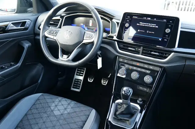 Volkswagen T-Roc view 4