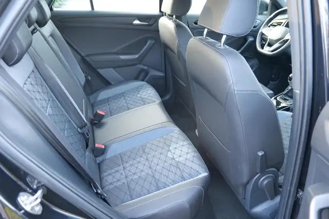 Volkswagen T-Roc view 12